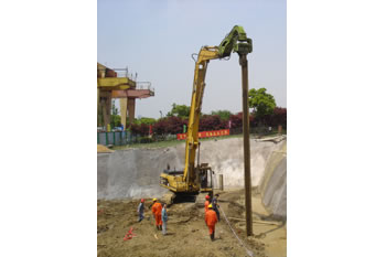 Excavadora con martillo vibrante montado V-450C