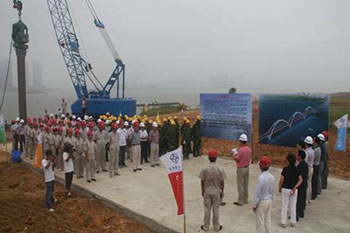  Вибропогружатель Yongan успешно использовался в строительстве «Changsha Fuyuan Road Xiang River Bridge»